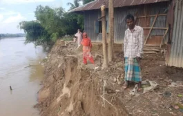 বন্যার পর নদীভাঙন, আতঙ্কে ৩০০ পরিবার